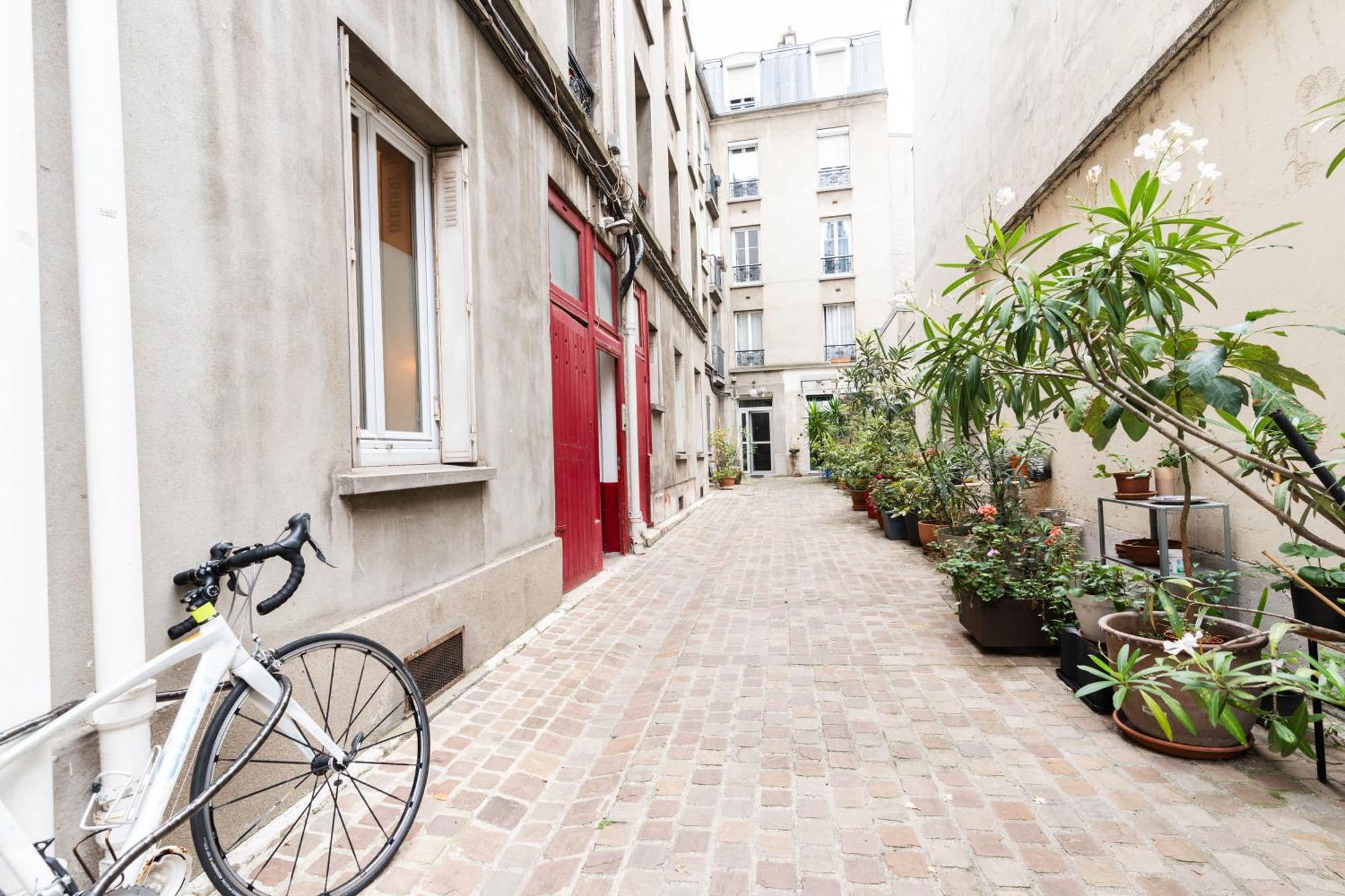 Loft 4 Bedroom Montmartre Pigalle Ac By Lcc Agency Paris Bagian luar foto